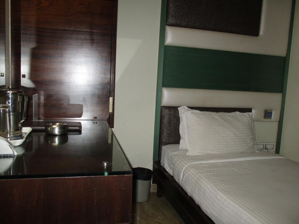 Hotel Sapna Mumbai Exterior foto